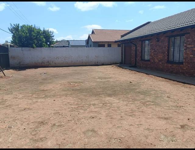3 BEDROOM HOUSE FOR SALE IN PROTEA GLEN EXT